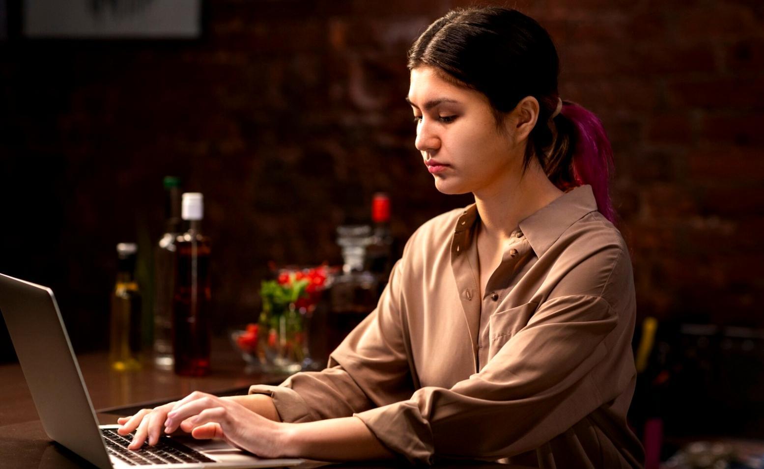 Geschäftsmeeting mit praktischer Finanzplanung